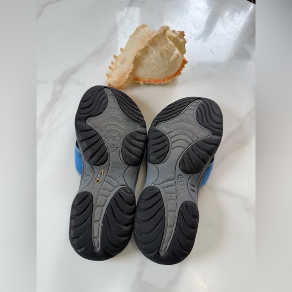 Keen Women’s Black and Light Blue Cross-Strap Sandals - Picture 7 of 10